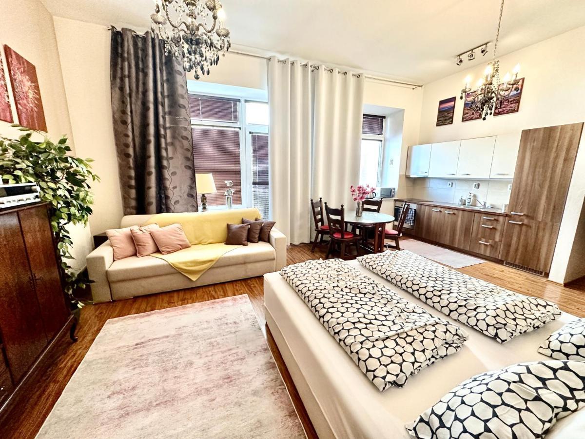Home Away Main Square Apartment Poprad Exterior photo