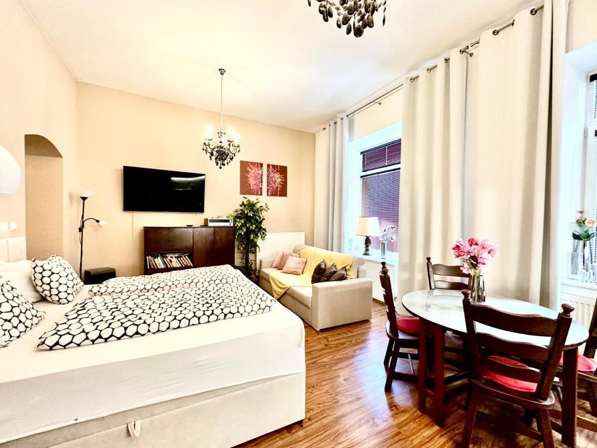 Home Away Main Square Apartment Poprad Exterior photo