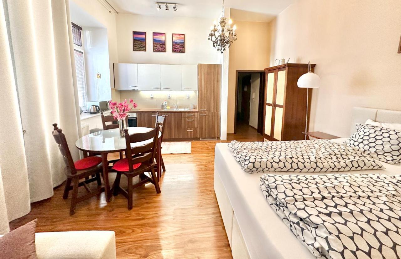 Home Away Main Square Apartment Poprad Exterior photo