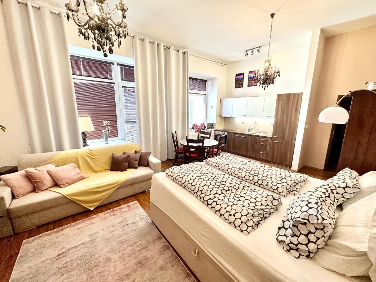 Home Away Main Square Apartment Poprad Exterior photo