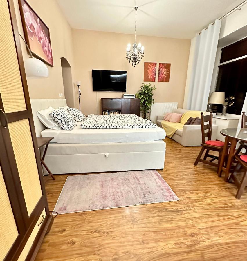 Home Away Main Square Apartment Poprad Exterior photo